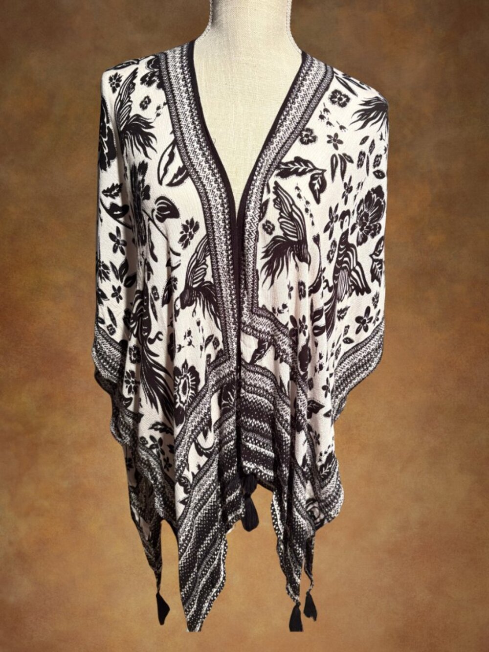Vince Camuto Boho Kimono Poncho Top OS Black Ivory Floral Bird Tassel Cowichan